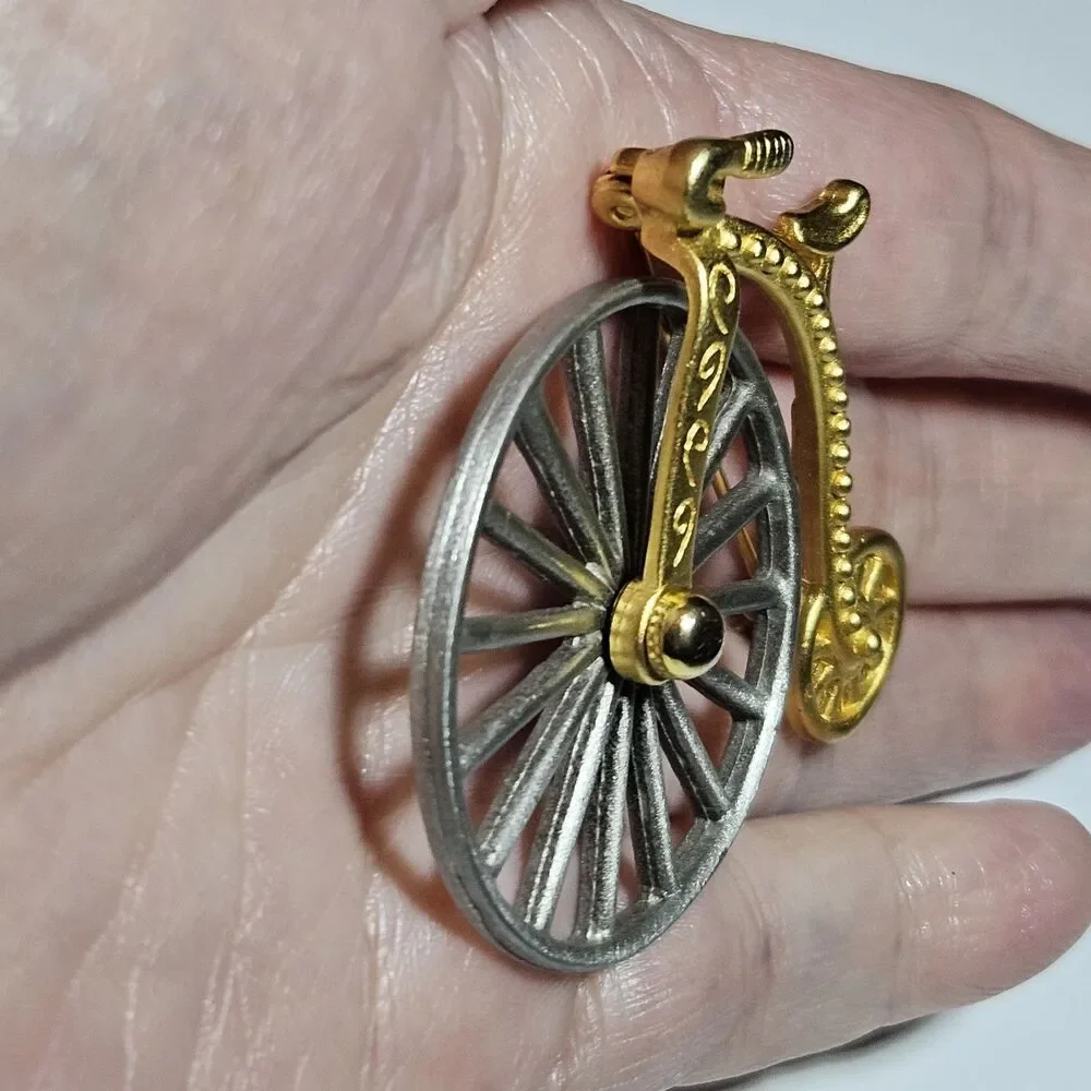 Vintage JJ Jonette Silver & Gold Tone Bicycle Spinning Wheel Articulated Pin